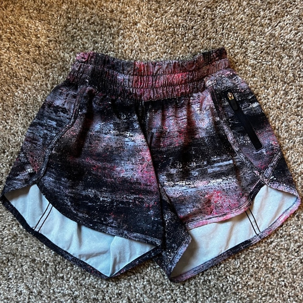 Lululemon Tracker Short V *4" Azurite Poppy Coral Multi